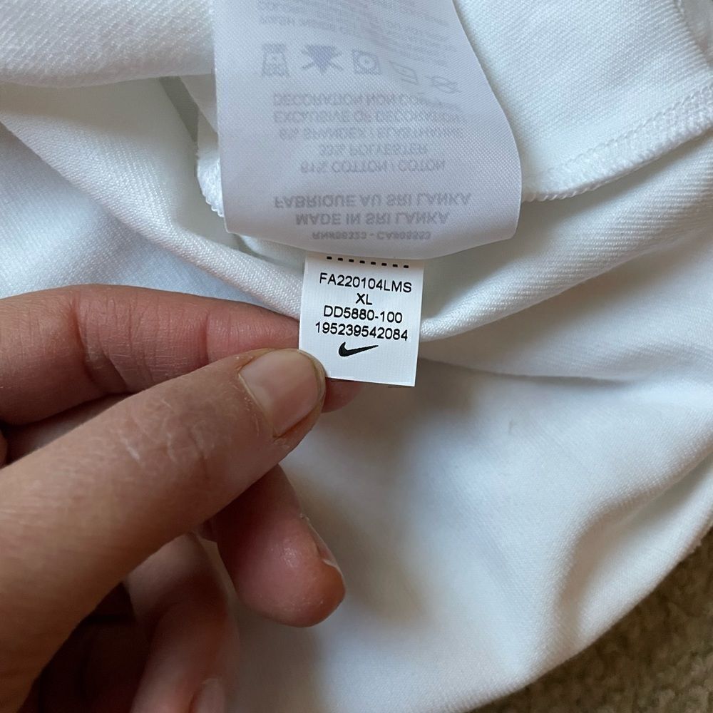 NIKE WMNS SLEEVELESS MOCK TOP WHITE SIZE XL - Picture 2 of 9
